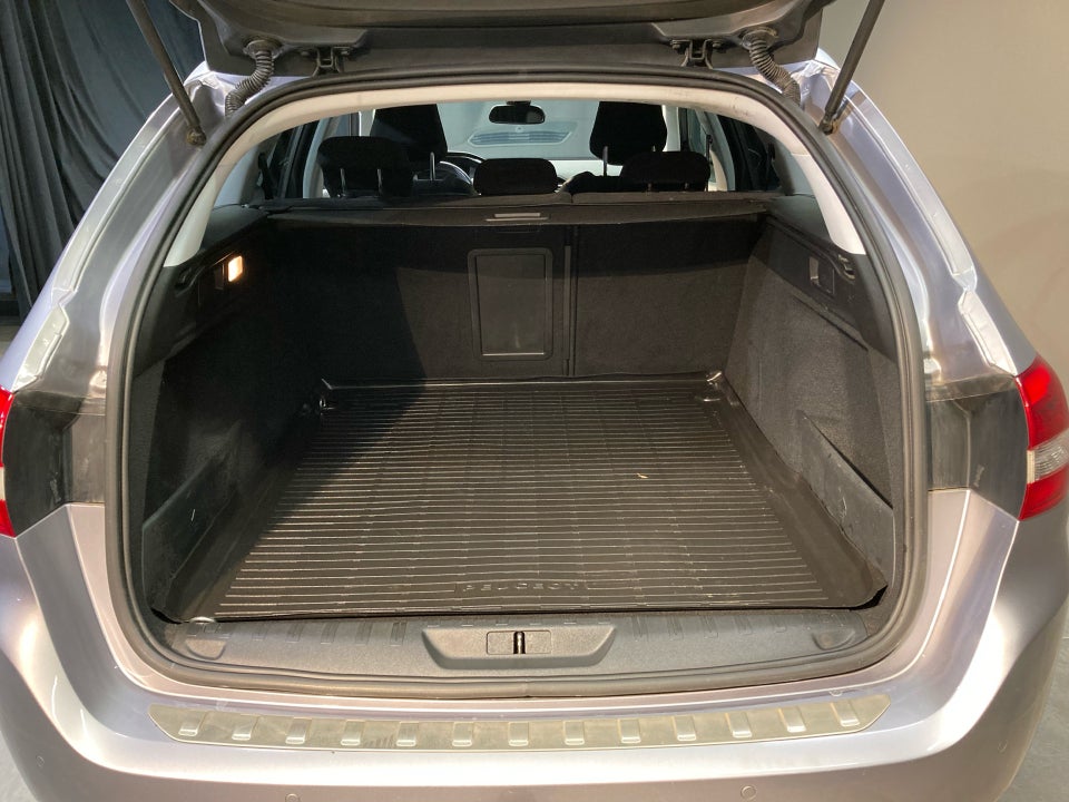 Peugeot 308 1,5 BlueHDi 130 Edition:210+ SW EAT8 5d