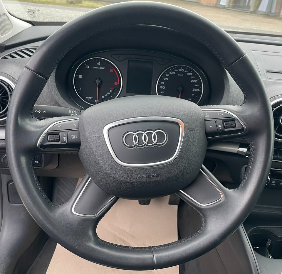 Audi A3 1,6 TDi 110 Ambiente Sportback 5d