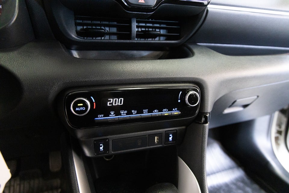 Toyota Yaris 1,5 Hybrid H3 e-CVT 5d