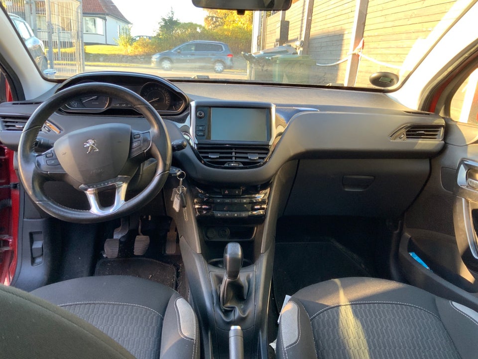 Peugeot 208 1,2 VTi 82 Allure Sky 5d