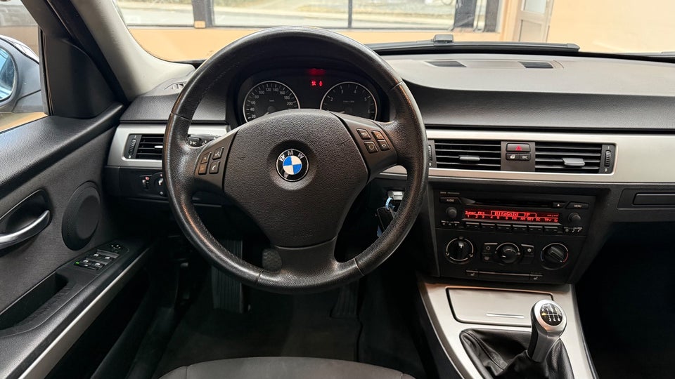 BMW 320i 2,0  4d