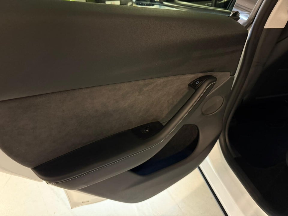 Tesla Model Y Long Range AWD 5d