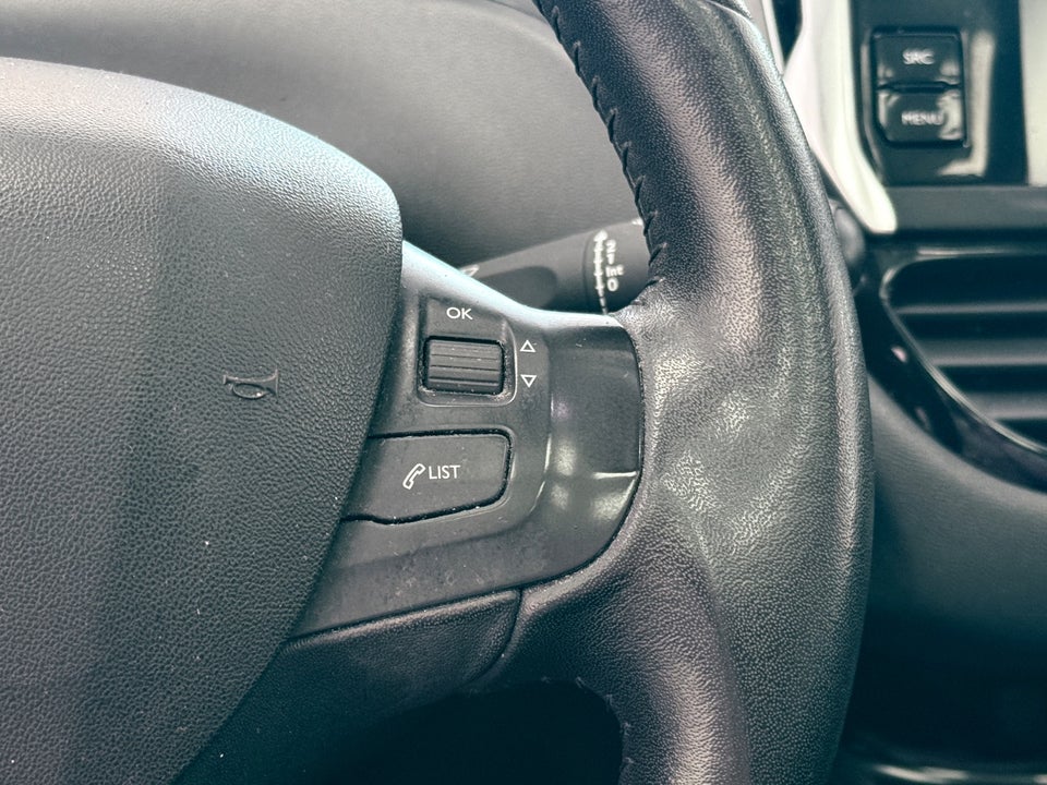 Peugeot 208 1,6 BlueHDi 100 Envy Sky 5d