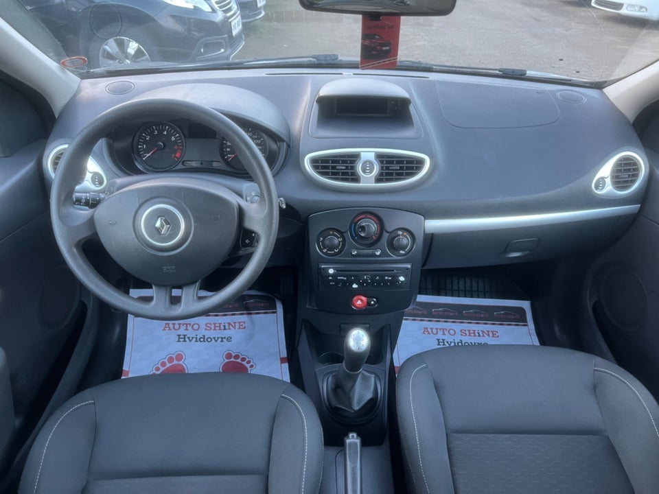 Renault Clio III 1,2 16V TCe Expression 5d