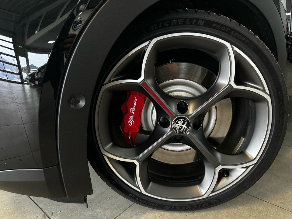 Alfa Romeo Junior Elettrica Veloce 5d