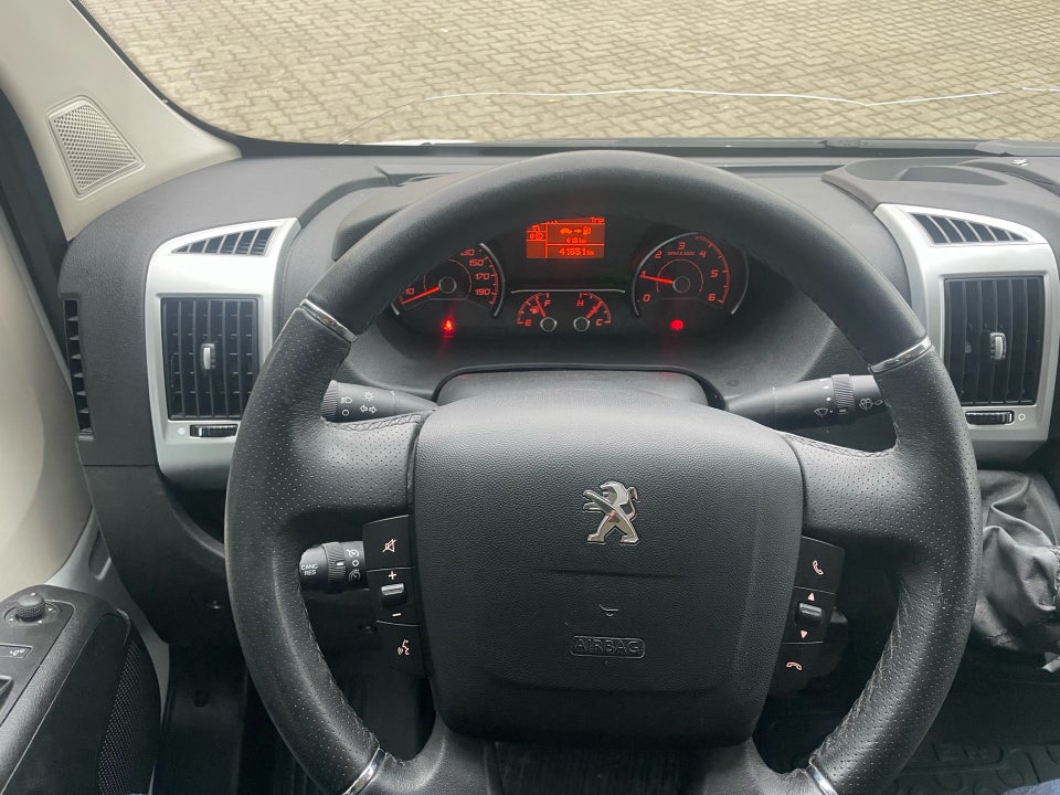 Peugeot Boxer 333 2,2 BlueHDi 140 L3H2 Premium