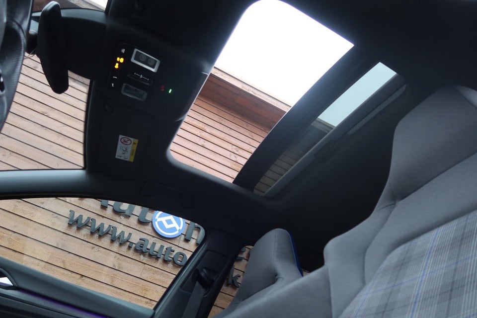 VW Golf VIII 1,4 GTE DSG 5d