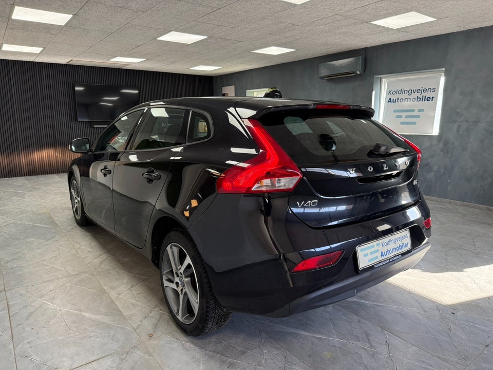 Volvo V40 1,6 D2 115 Kinetic Drive-E 5d