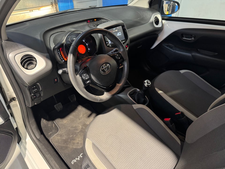 Toyota Aygo 1,0 VVT-i x-sky 5d