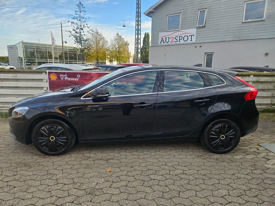 Volvo V40 1,6 D2 115 Momentum Drive-E 5d