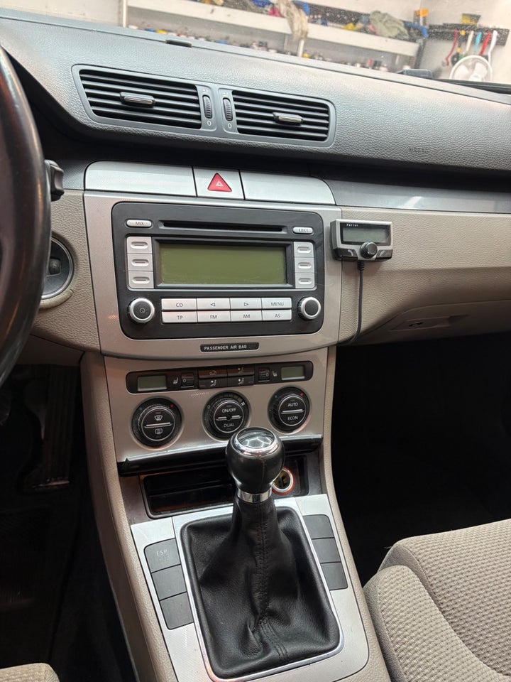 VW Passat 2,0 FSi Trendline Variant 5d