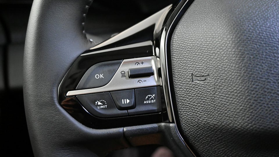 Peugeot 408 1,6 Hybrid Allure Pack EAT8 5d