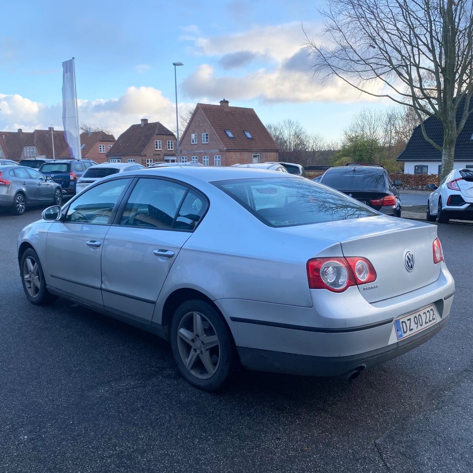 VW Passat 1,6 Trendline 4d