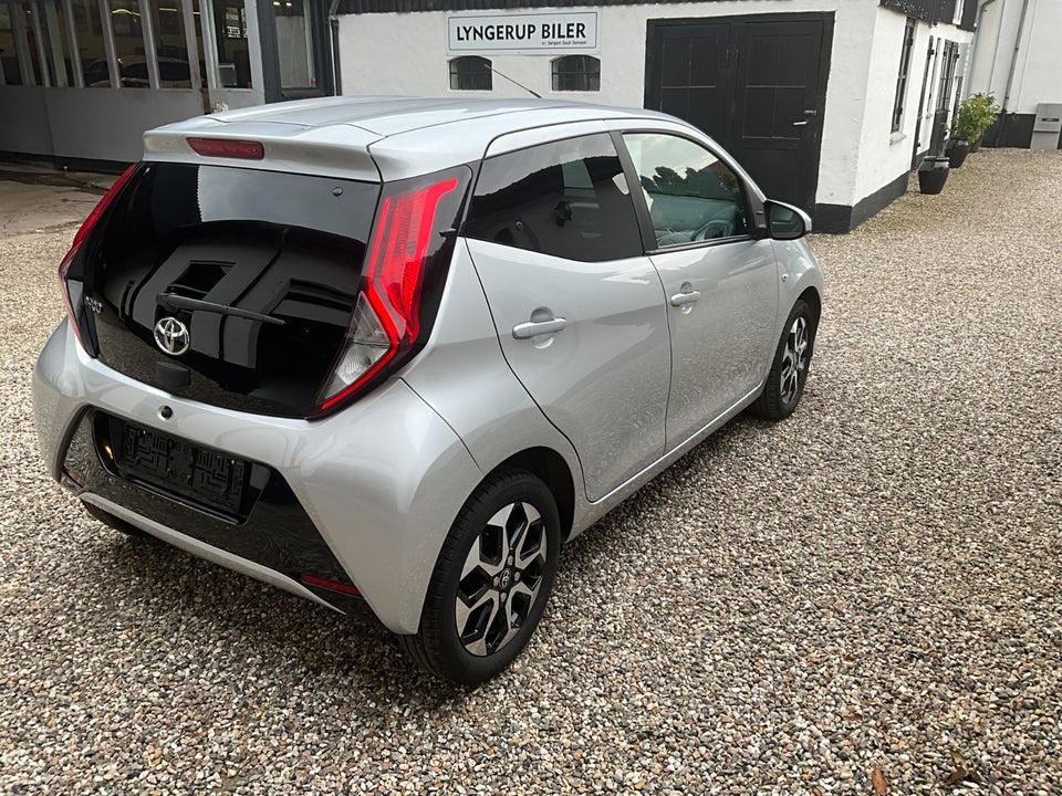 Toyota Aygo 1,0 VVT-i x-pose x-shift 5d