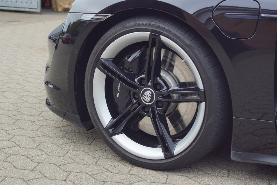 Porsche Taycan Turbo Performance+  4d