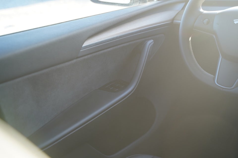 Tesla Model Y Long Range RWD 5d