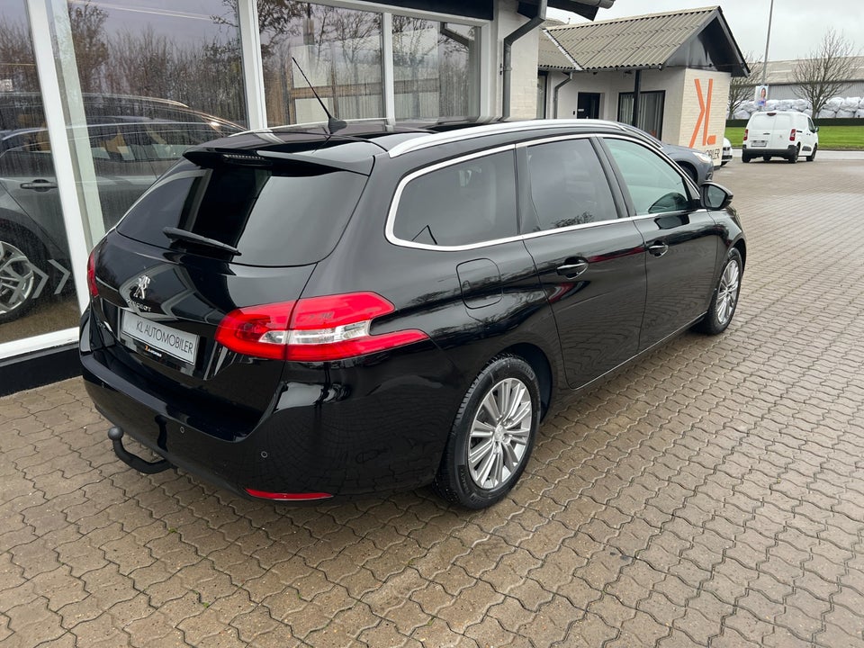 Peugeot 308 1,5 BlueHDi 130 Allure Sky SW 5d