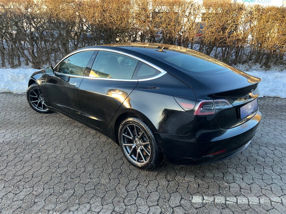 Tesla Model 3 Standard Range+ RWD 4d