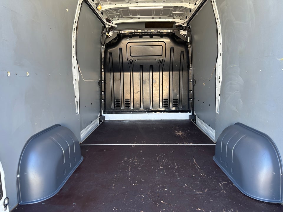 Renault Master IV T33 2,3 dCi 150 L2H2 Kassevogn