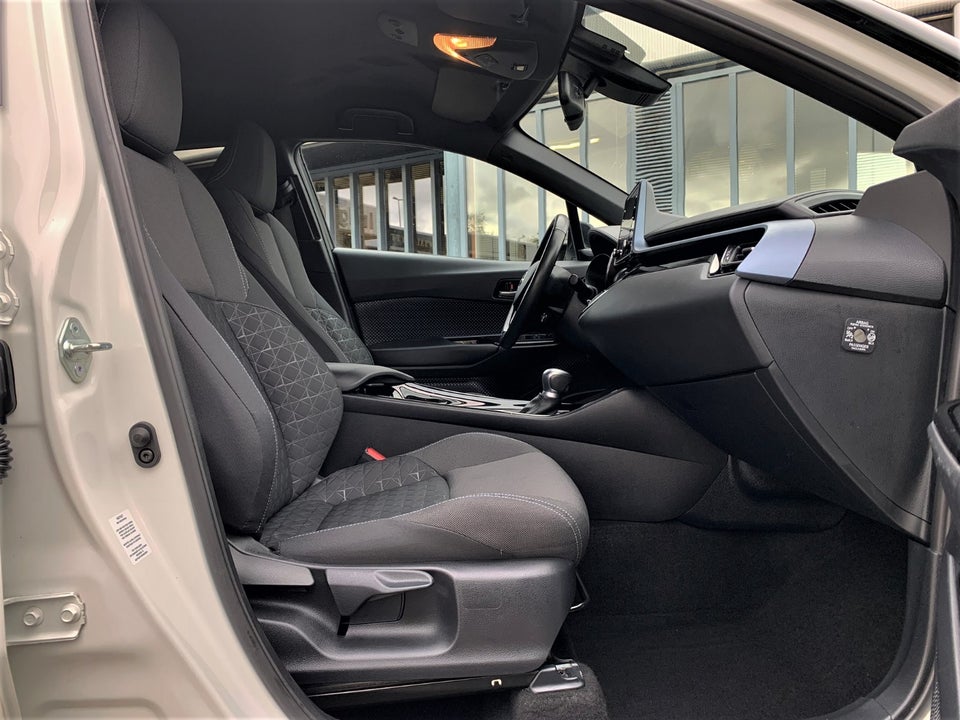 Toyota C-HR 1,8 Hybrid C-LUB Premium CVT 5d