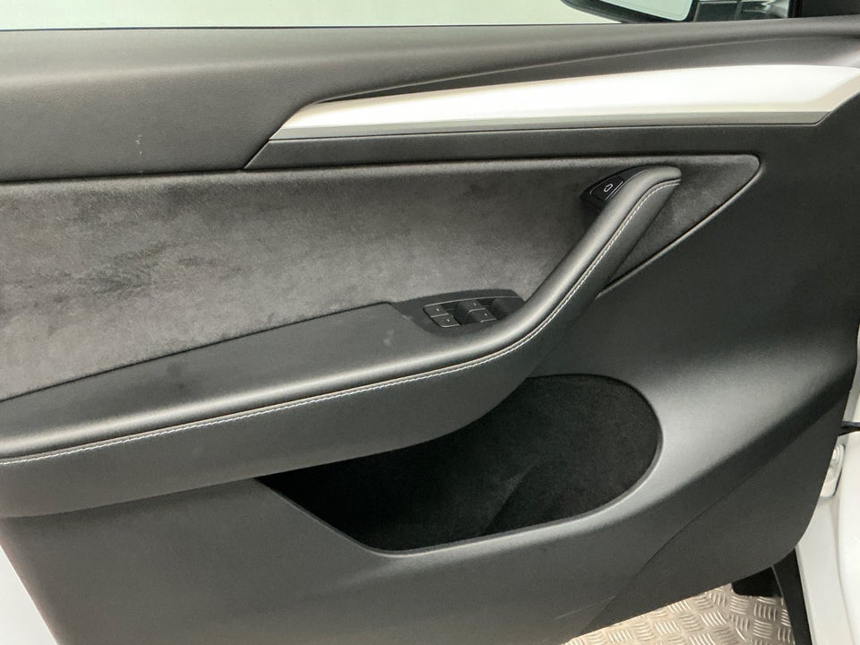 Tesla Model Y Long Range AWD 5d