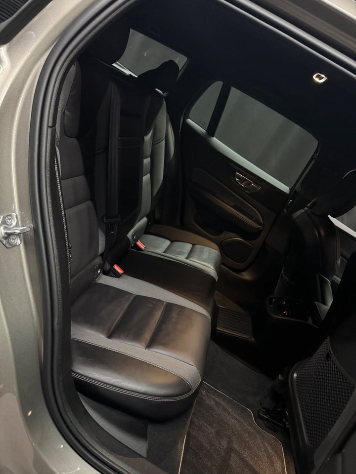 Volvo V60 2,0 T6 ReCharge R-Design aut. AWD 5d