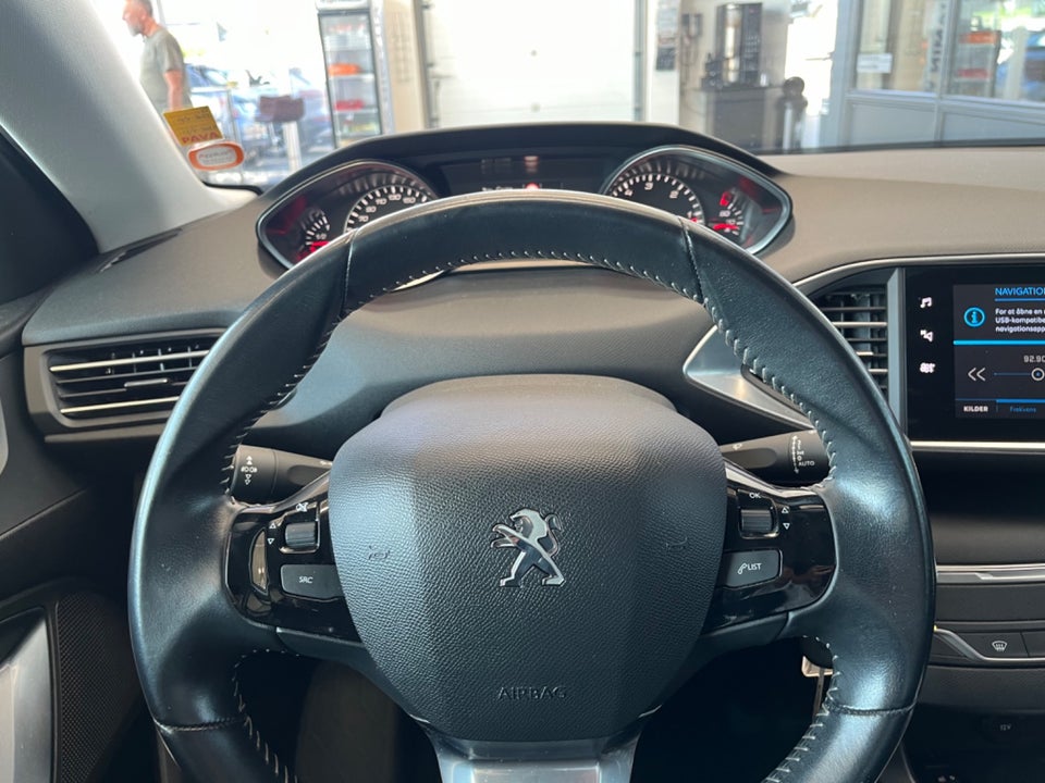 Peugeot 308 1,5 BlueHDi 130 Style 5d