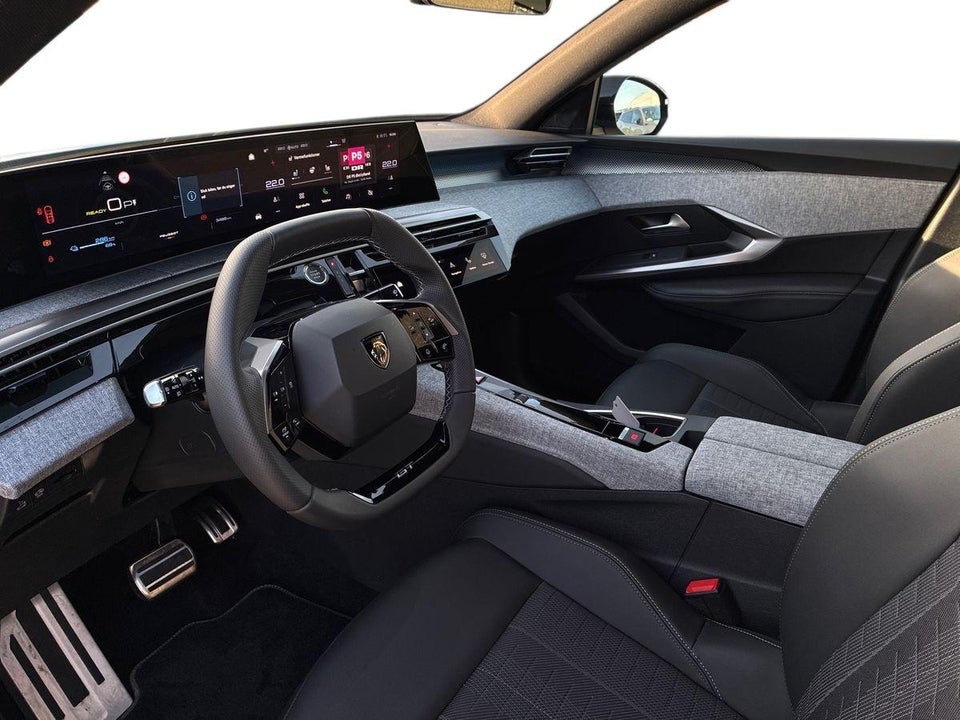 Peugeot e-3008 77 GT Pack 5d