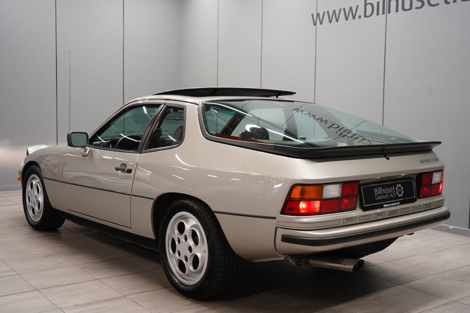 Porsche 924 2,5 S 3d