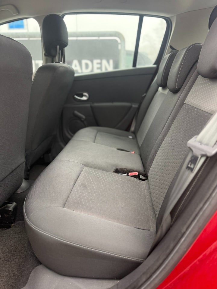 Renault Clio III 1,2 16V Expression 5d