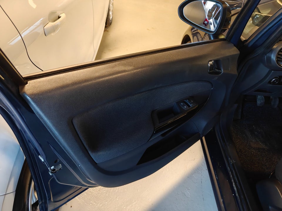 Opel Corsa 1,2 16V Cosmo 5d