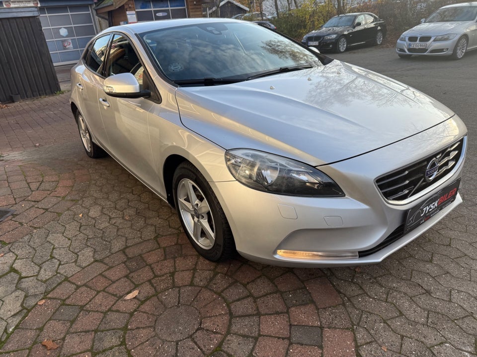 Volvo V40 1,6 D2 115 Kinetic 5d