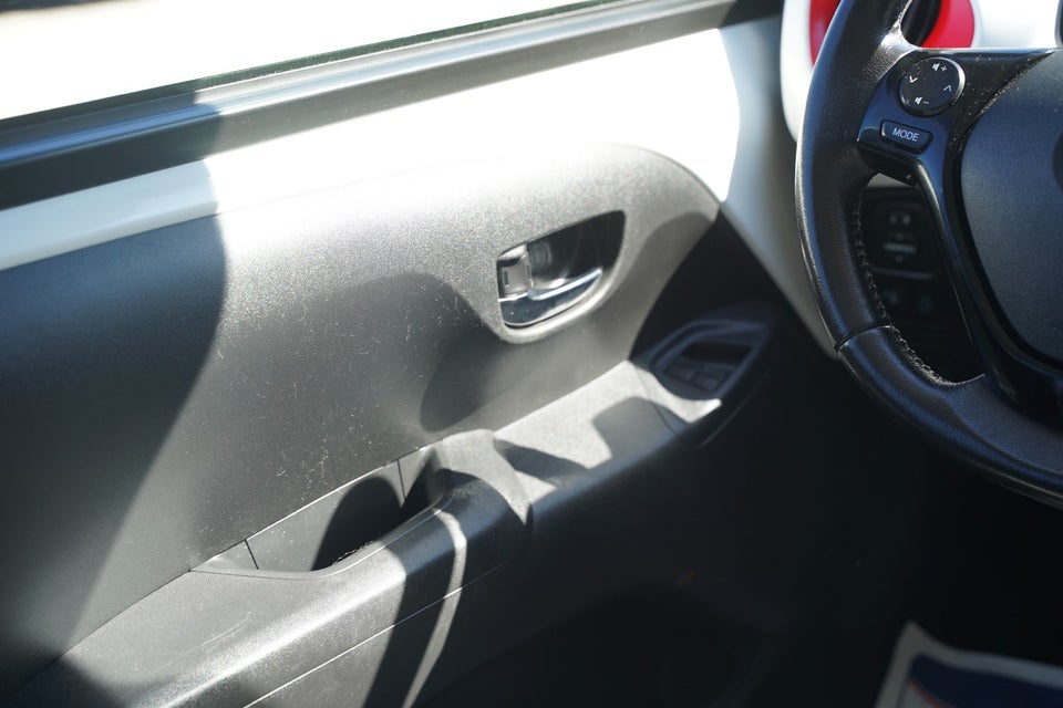 Toyota Aygo 1,0 VVT-i x-press 5d