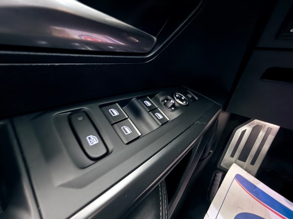Peugeot e-3008 77 GT Pack 5d