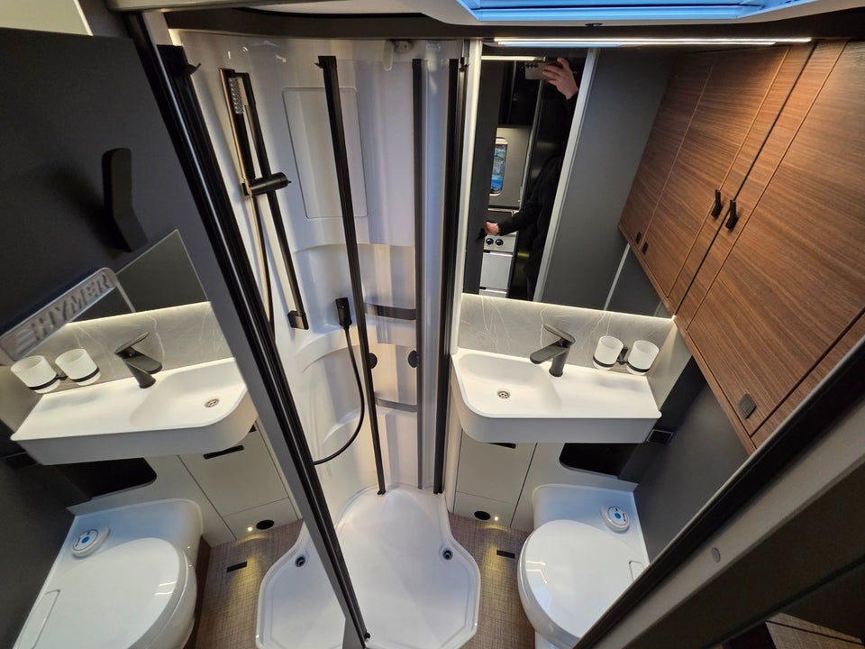 Hymer B-MC I600 2,0 CDi 170 aut. 2d