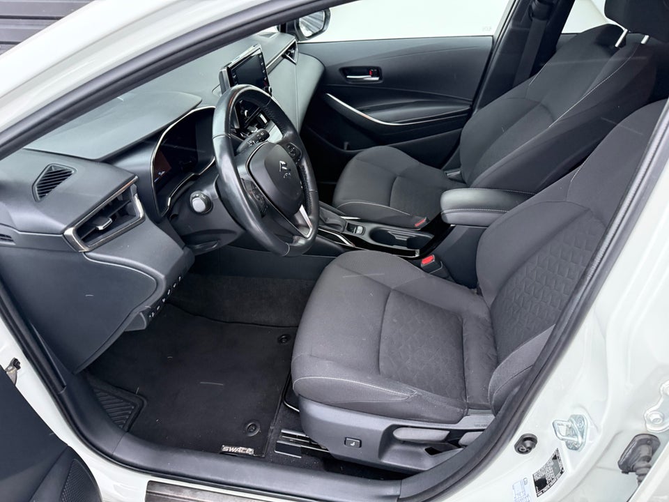 Suzuki Swace 1,8 HEV Exclusive White stc. e-CVT 5d