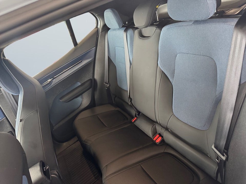 Volvo EX30 Standard Range Core 5d