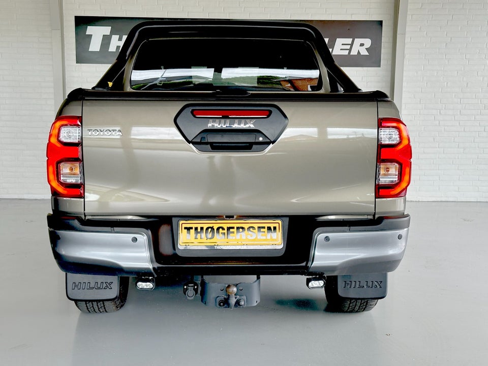 Toyota HiLux 2,8 D T4 Invincible Db.Kab aut. 4d