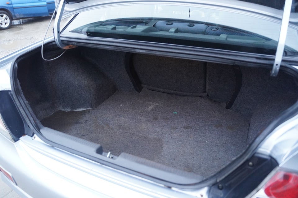 Mitsubishi Lancer 1,6 Invite 4d