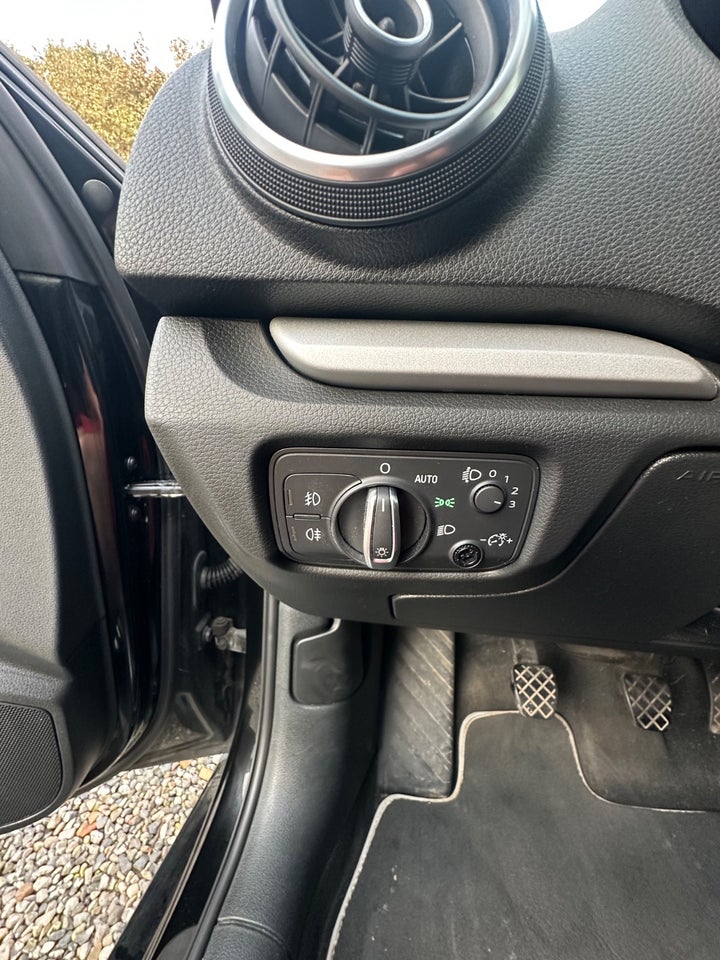 Audi A3 1,6 TDi 110 Ambition 4d