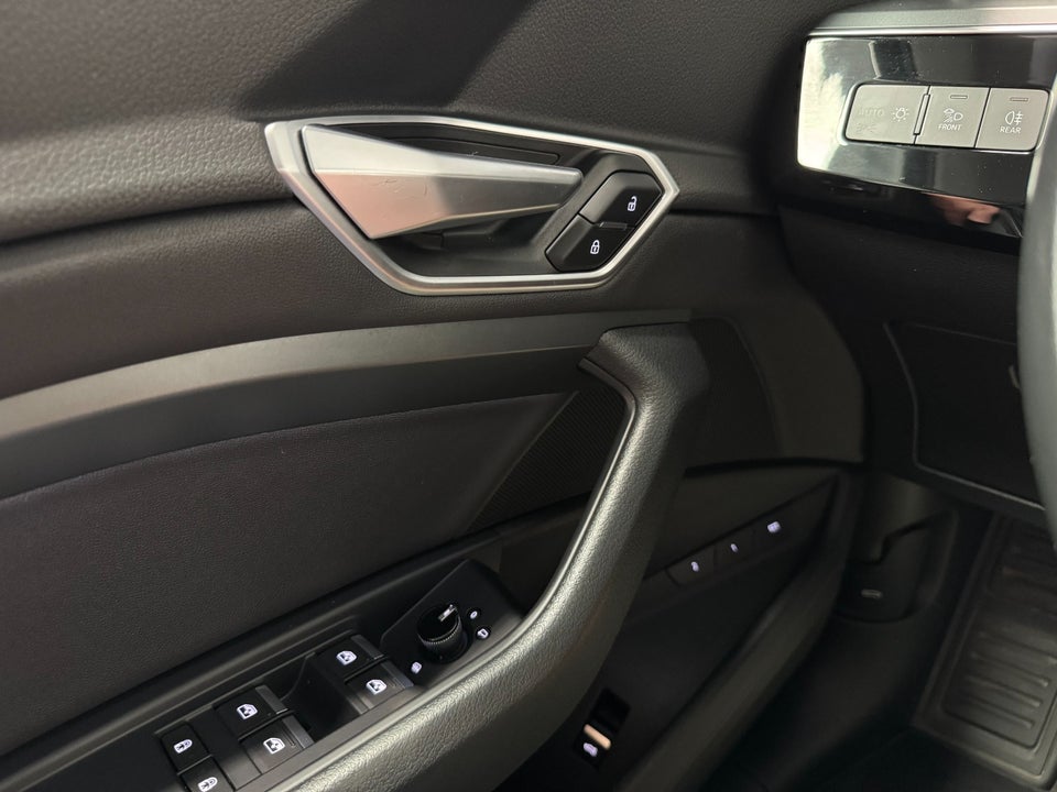 Audi e-tron 55 quattro 5d