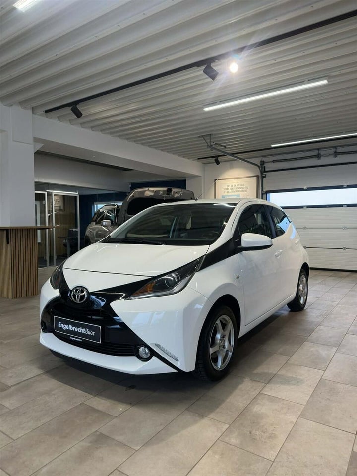 Toyota Aygo 1,0 VVT-i x-press x-shift 5d