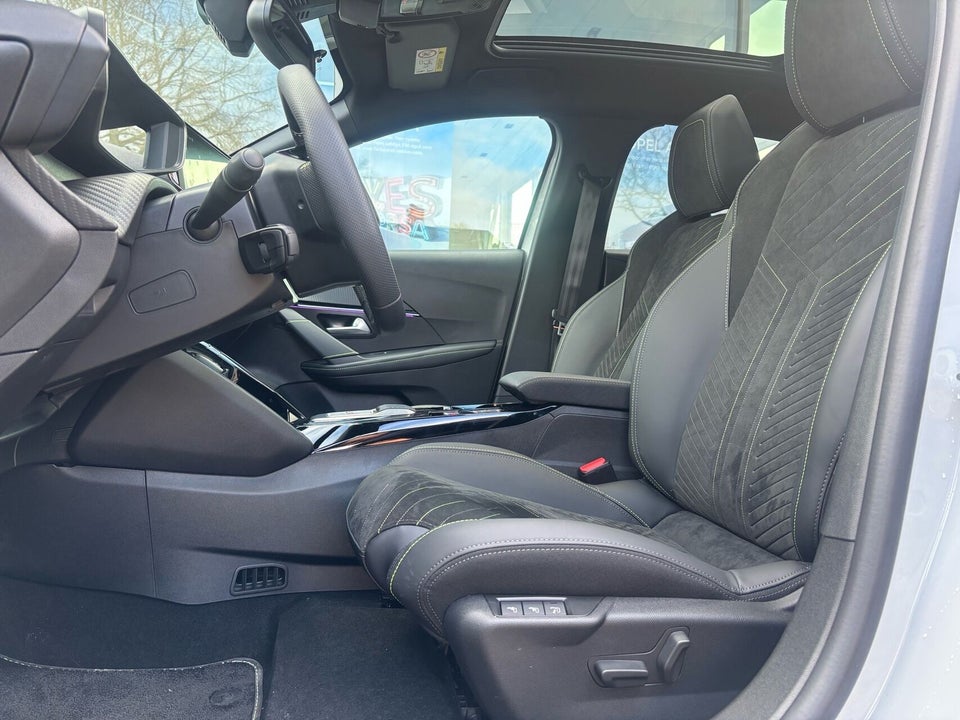 Peugeot e-208 54 GT Pack 5d
