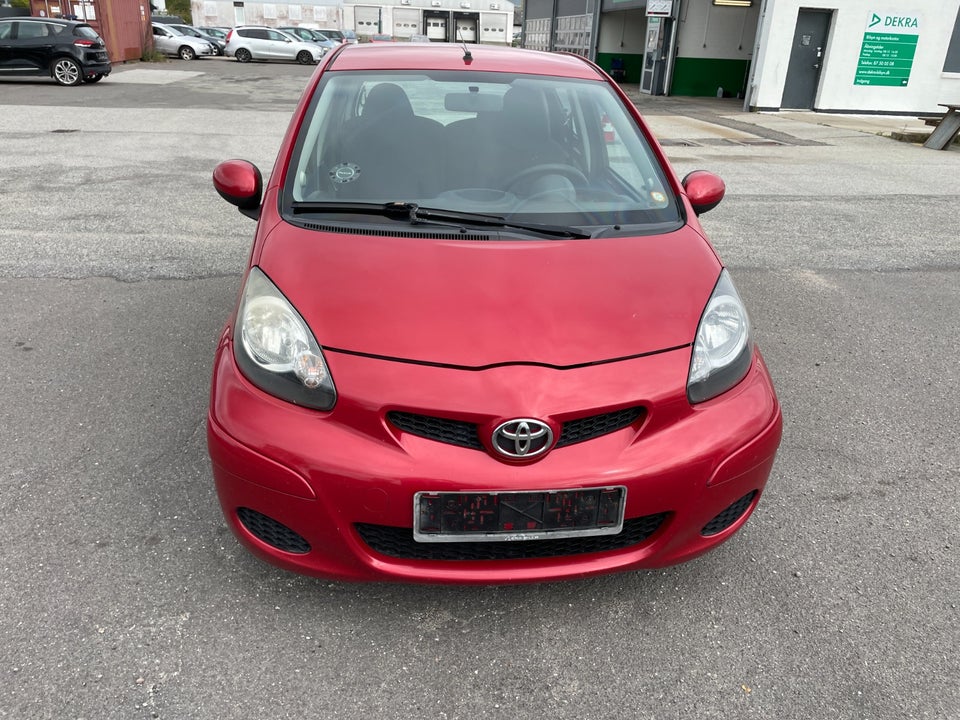 Toyota Aygo 1,0 Plus Red Line 5d