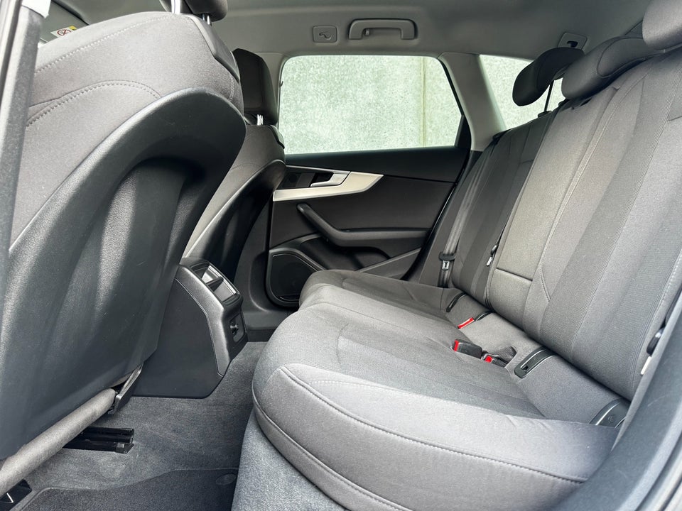 Audi A4 2,0 TDi 150 Avant S-tr. 5d