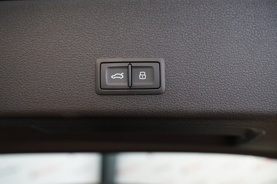 Audi Q8 e-tron 55 S-line quattro 5d