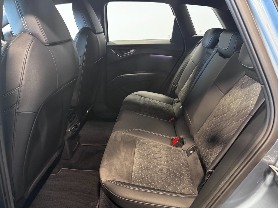 Audi Q4 e-tron 45 S-line quattro 5d