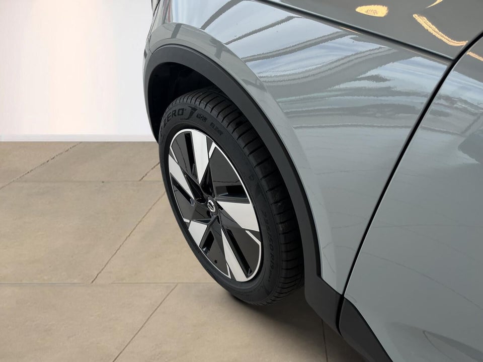 Volvo EX40 Extended Range Plus 5d