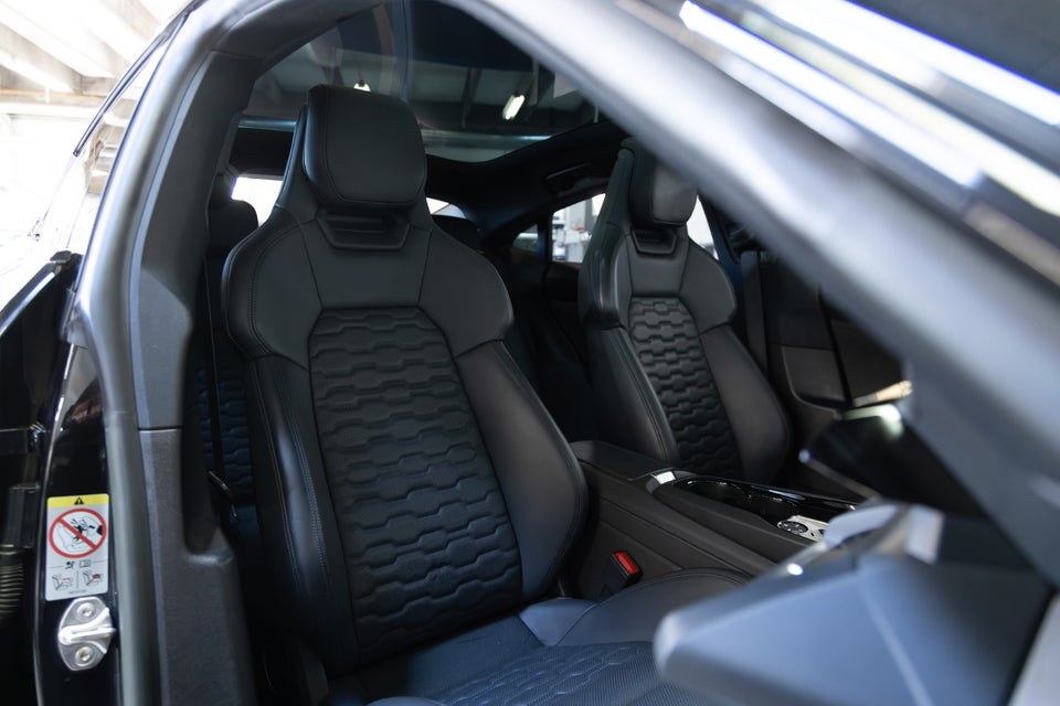 Audi e-tron GT quattro 4d