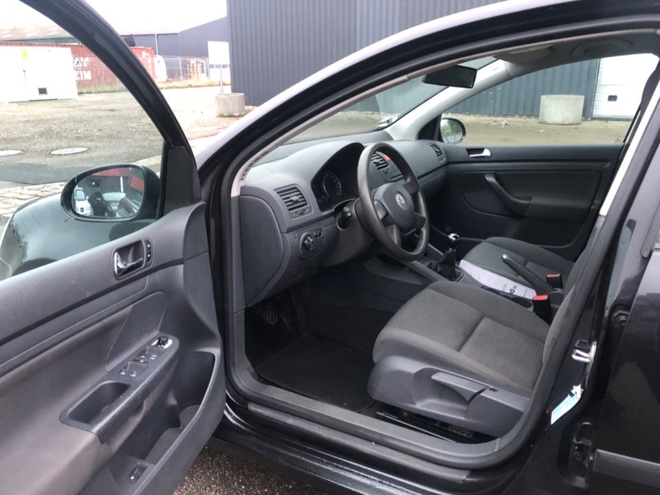 VW Golf V 1,6 Comfortline 5d